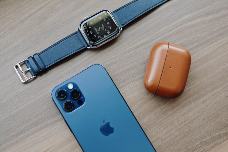 Smartphone and smartwatch
